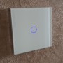 Умный выключатель с Алисой Яндекс Tuya WiFi RF433 одиночный сенсорный УНИВЕРСАЛЬНЫЙ БЕЗ НУЛЯ И С НУЛЕМ белый стеклянный