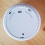 Умный датчик температуры и влажности WiFi Tuya для умного дома с дистанционным управлением круглый белый работает без шлюза